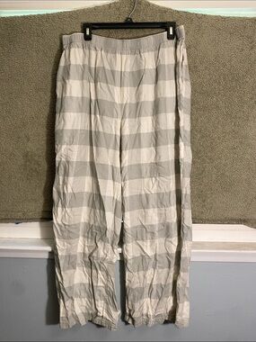 American Eagle Outfitters Wide Leg Pants in Gray and White Plaid